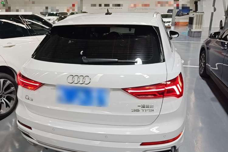 Audi Q3 2023 car image #6