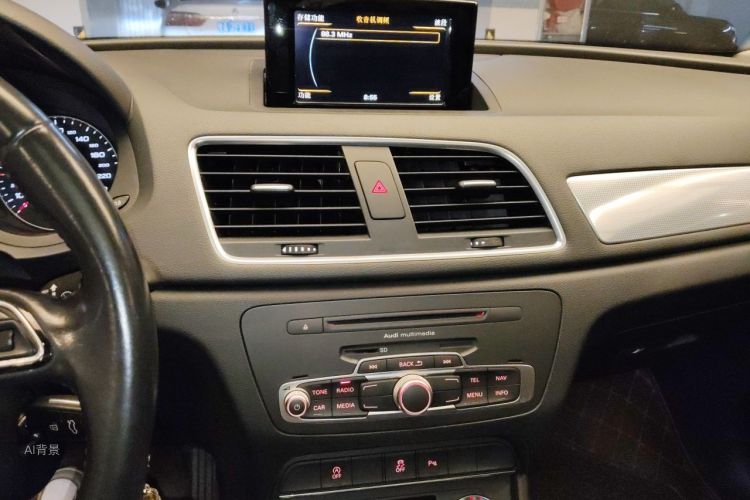 Audi Q3 2016 car image #15