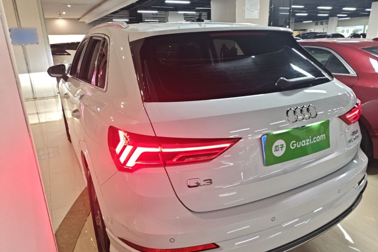 Audi Q3 2021 car image #5