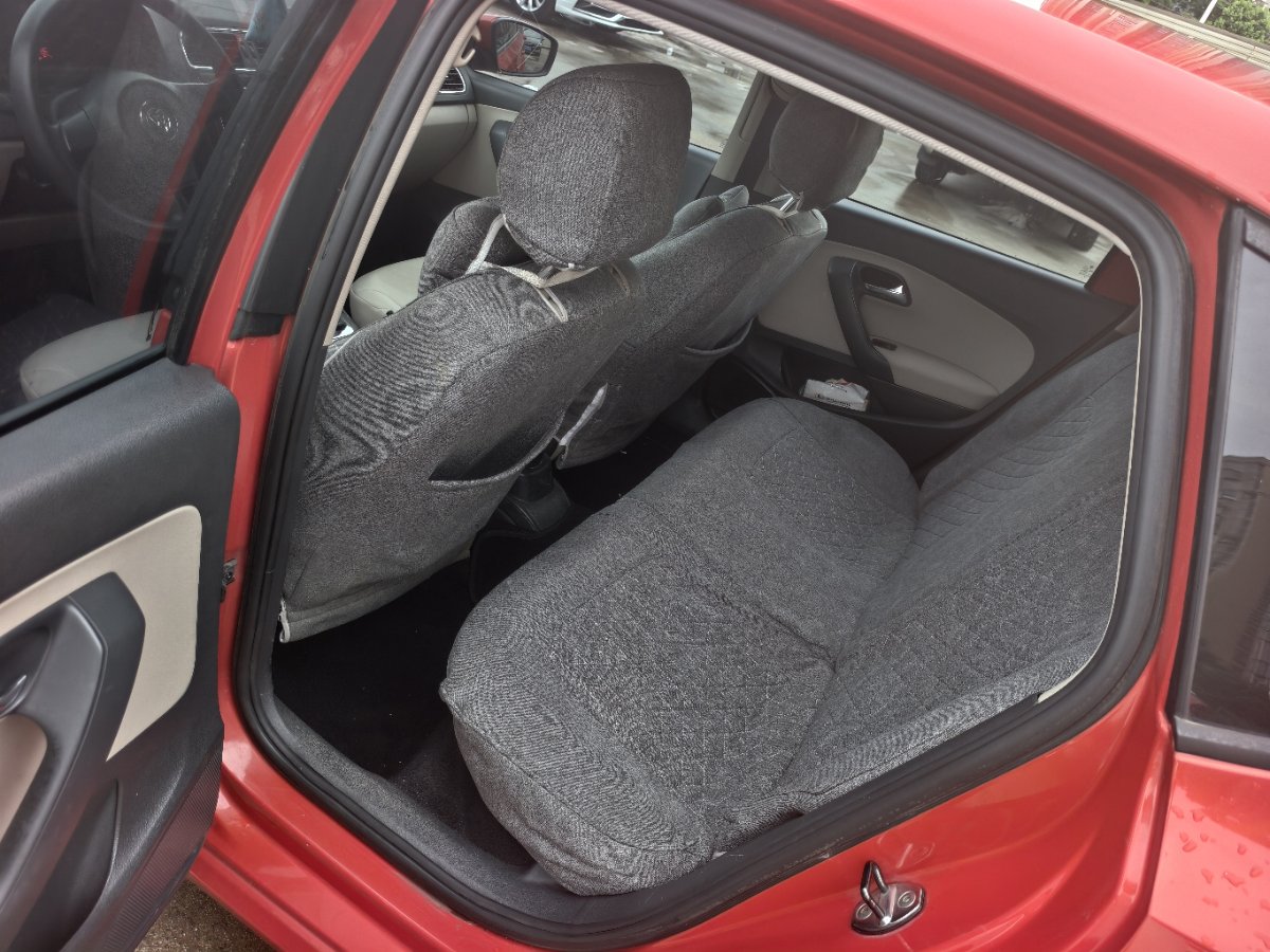 Volkswagen Polo 2012 car image #6