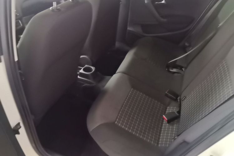 Volkswagen Polo 2016 car image #17