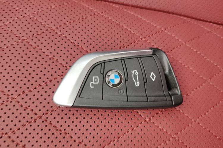 BMW 3 Series 2025 #9 BMW 3 Series 2025 car image #9
