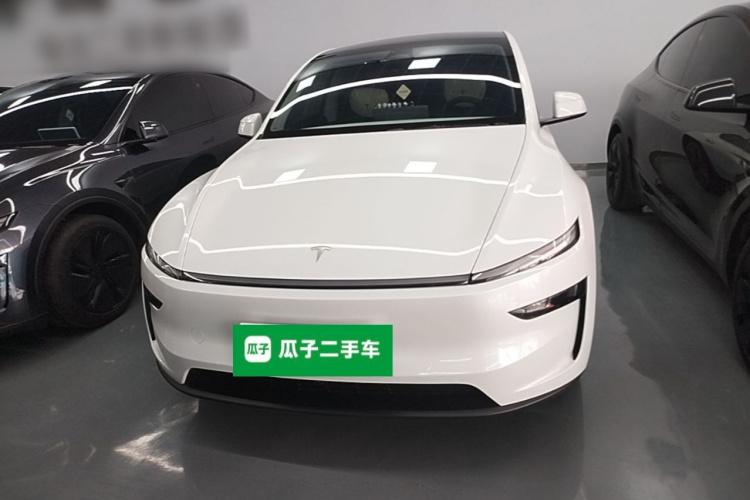 Tesla Model Y 2025 #3 Tesla Model Y 2025 car image #3
