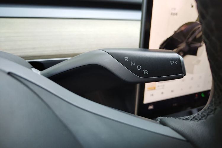 Tesla Model Y 2022 car image #14