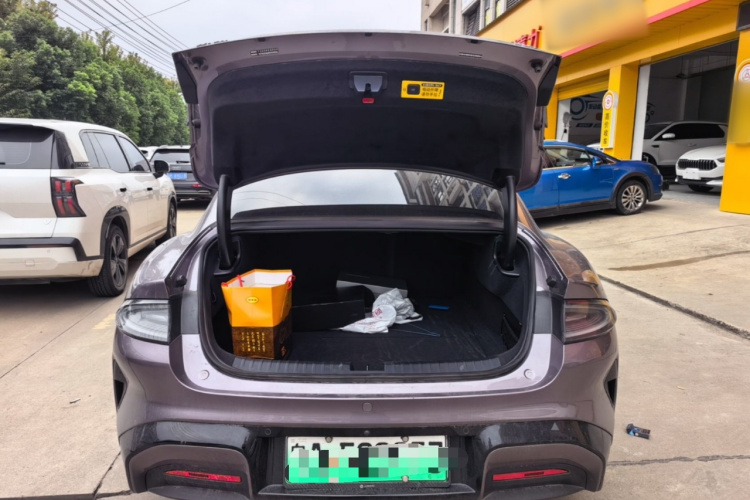 MI SU7 2025 immagine di auto #21