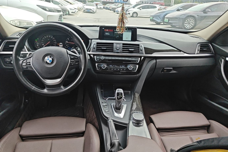 BMW 3 Series 2017 car image #11