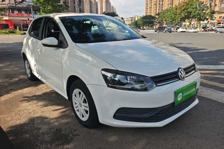 Volkswagen Polo 2015 car image #4