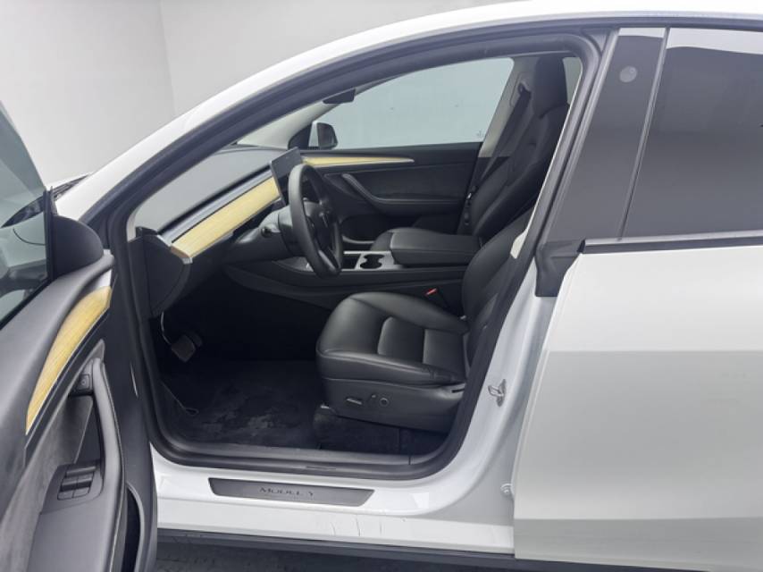 Tesla Model Y 2022 car image #7