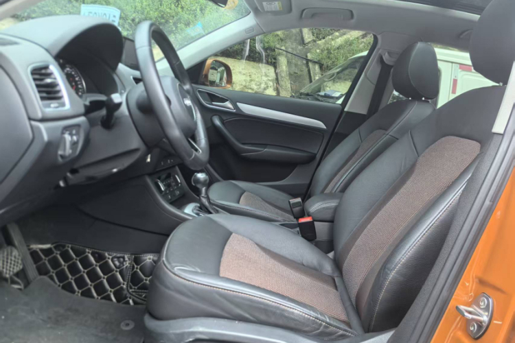 Audi Q3 2017 car image #12