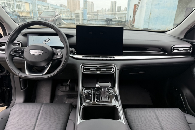 GEELY Emgrand 2025 car image #9