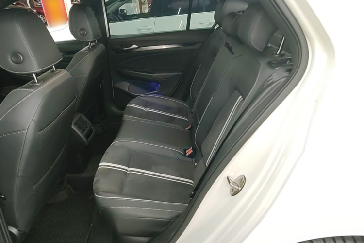 Volkswagen Golf 2021 car image #17
