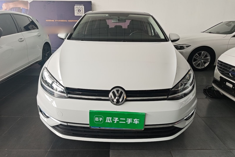 Volkswagen Golf 2019 car image #3