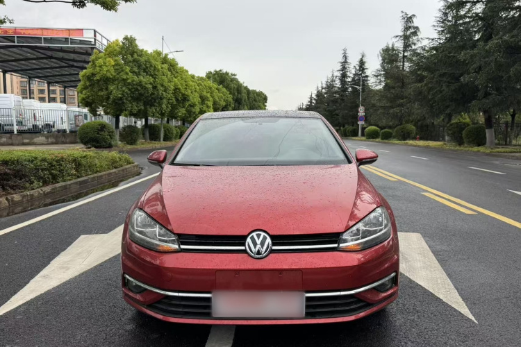 Volkswagen Golf 2018 car image #3