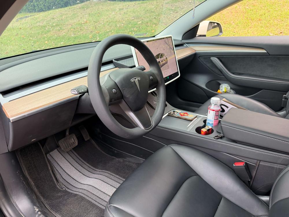 Tesla Model 3 2023 car image #11