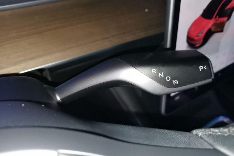 Tesla Model Y 2023 immagine di auto #14
