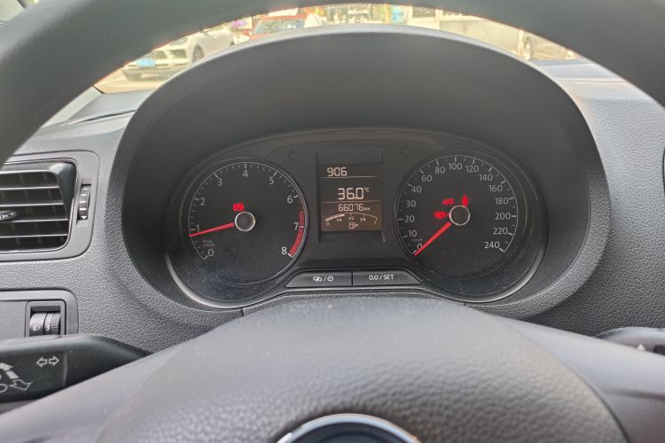 Volkswagen Polo 2017 car image #12
