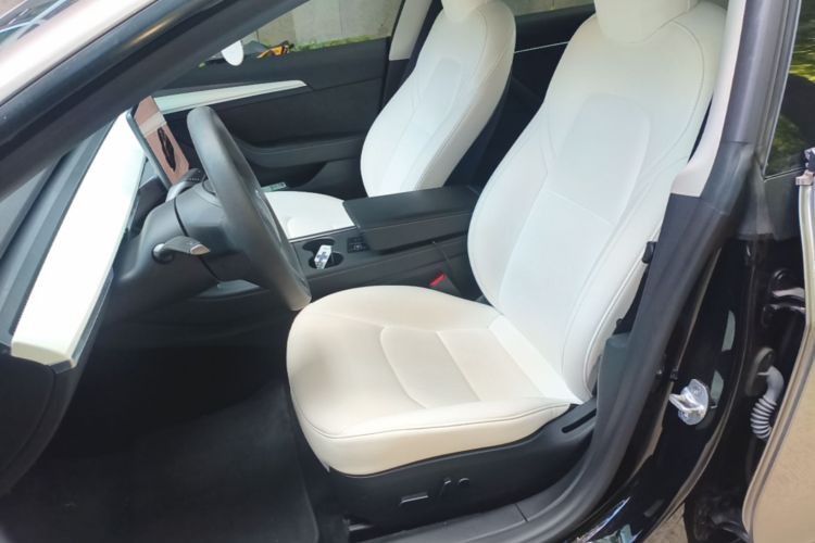 Tesla Model 3 2023 car image #19