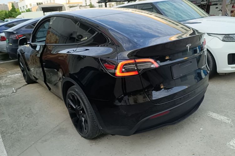 Tesla Model Y 2022 car image #7