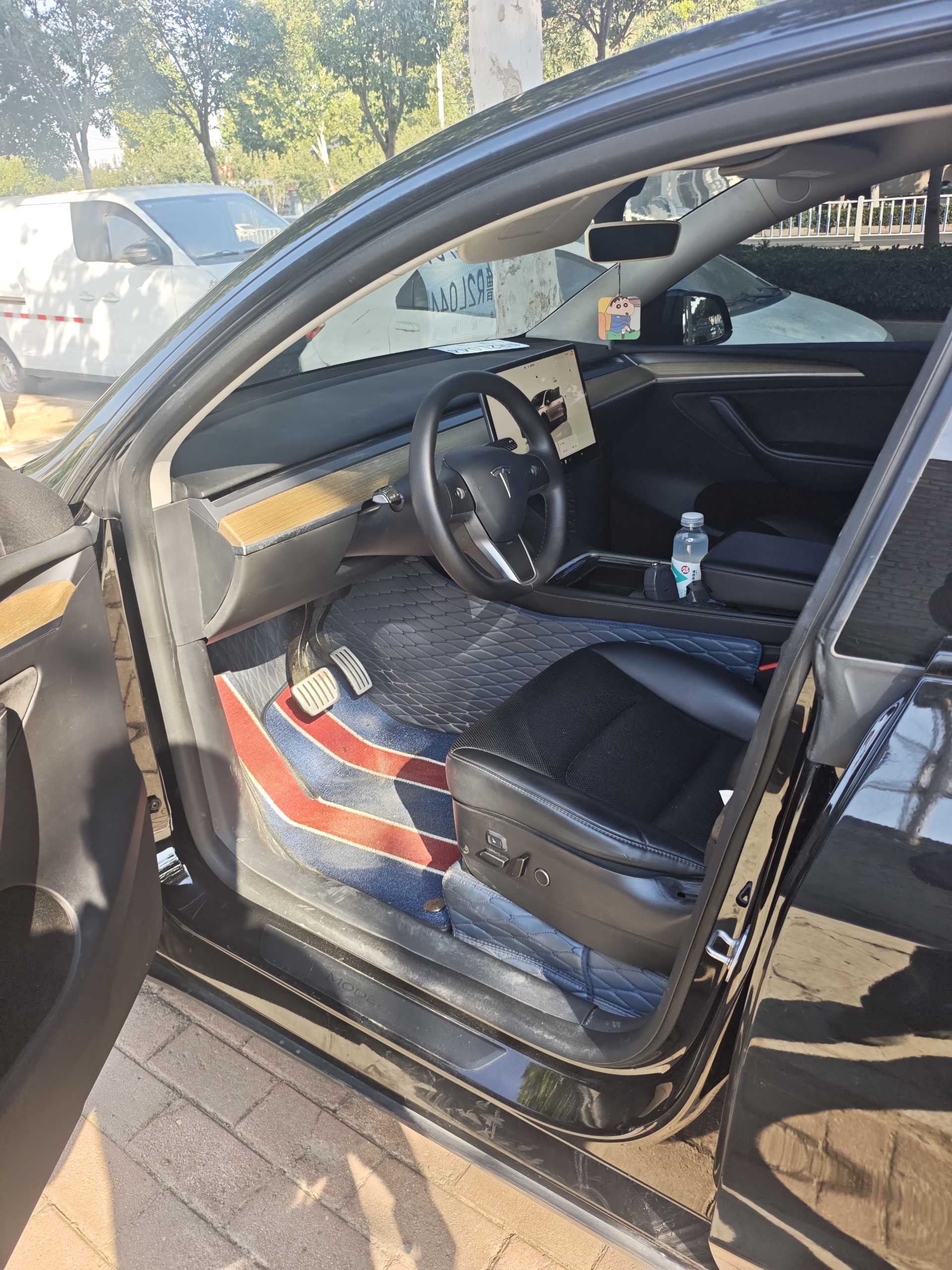 Tesla Model Y 2022 car image #7
