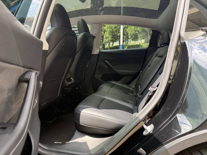 Tesla Model Y 2024 #6 Tesla Model Y 2024 car image #6