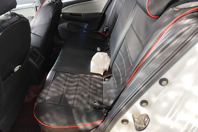 Volkswagen Golf 2023 car image #19