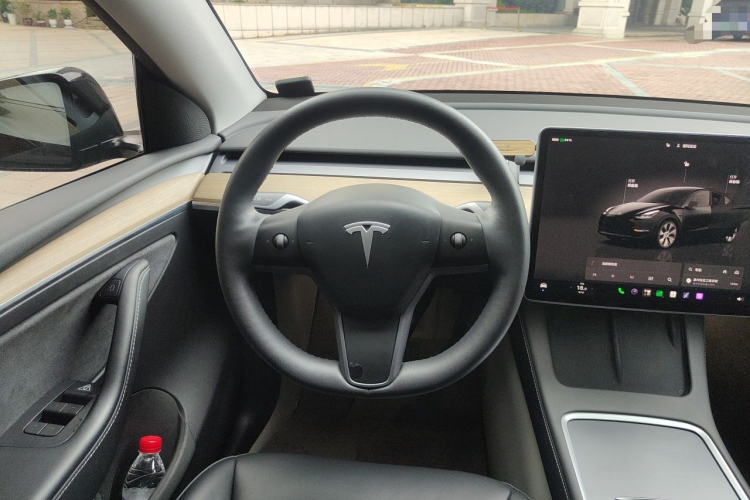 Tesla Model Y 2023 #11 Tesla Model Y 2023 car image #11