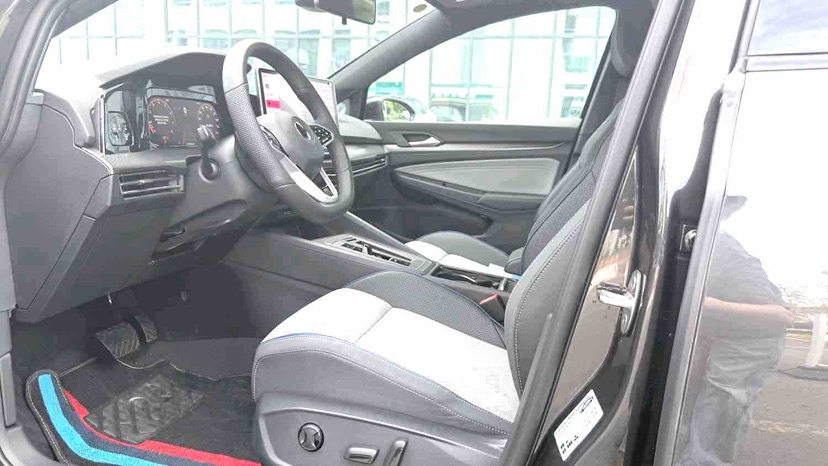 Volkswagen Golf 2026 car image #8