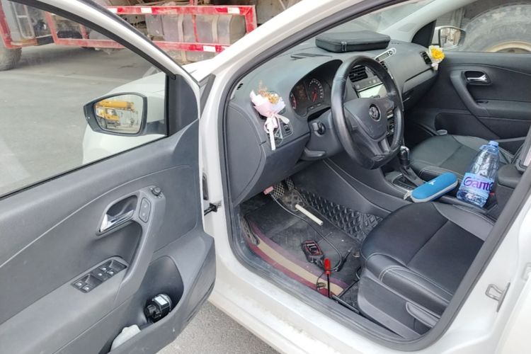 Volkswagen Polo 2018 car image #12