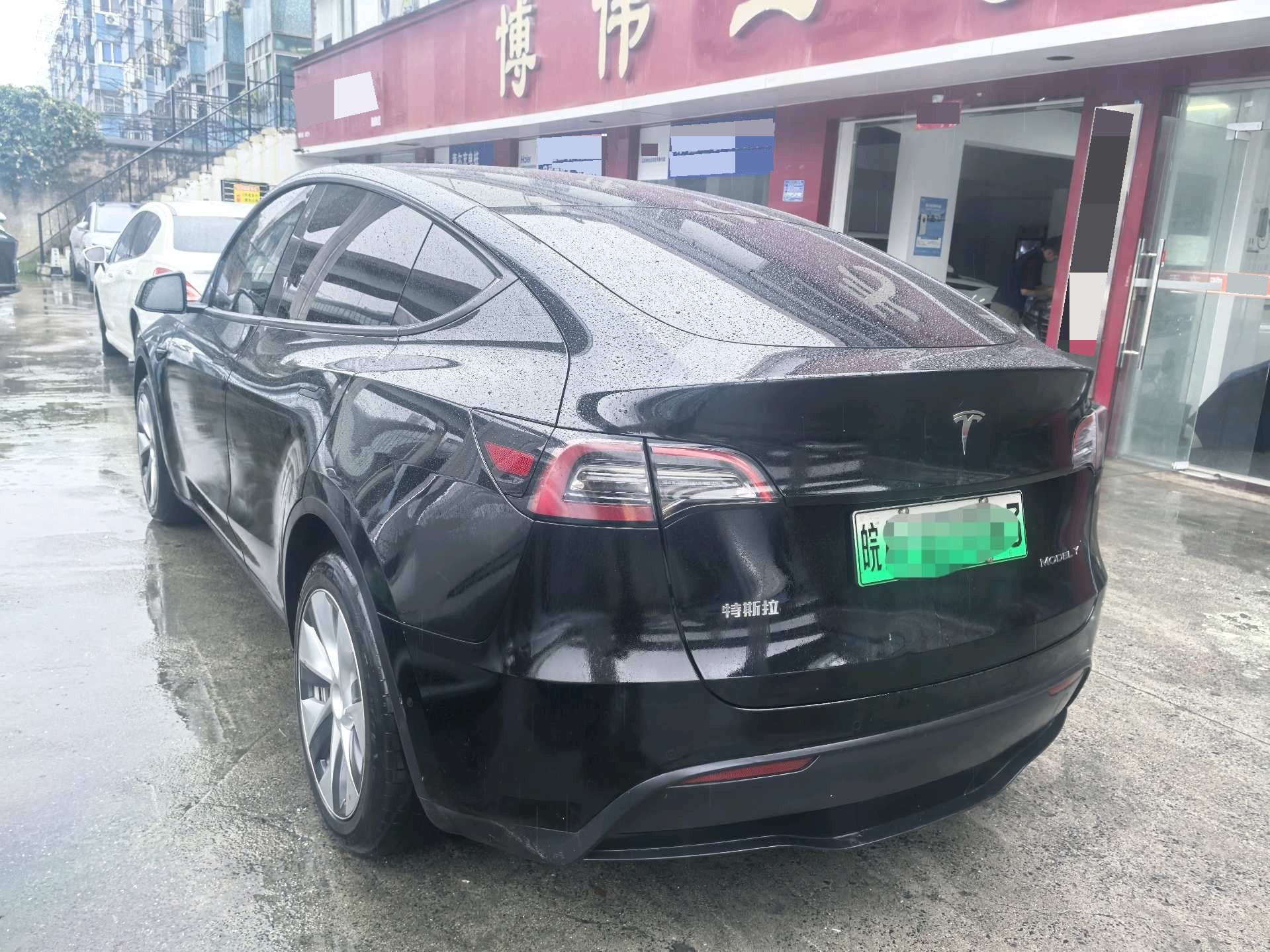 Tesla Model Y 2023 car image #6