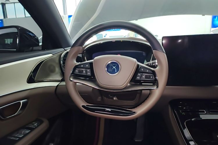 BYD Han 2024 car image #11