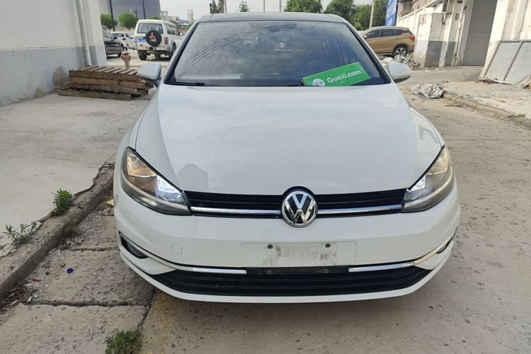Volkswagen Golf 2018 car image #3