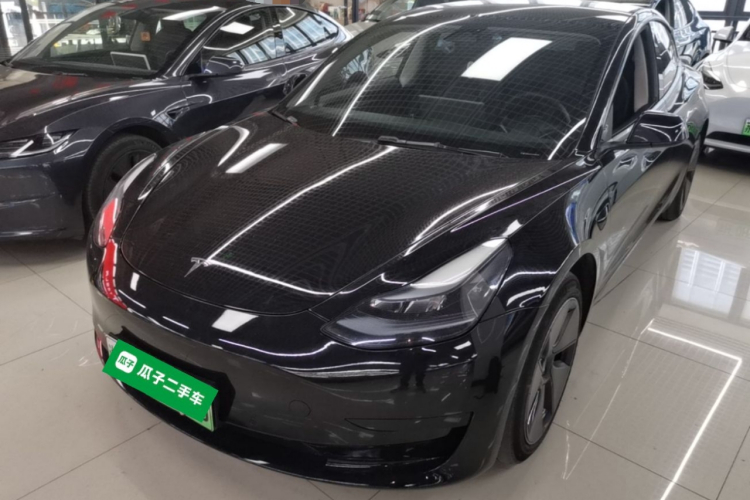 Tesla Model 3 2023 صورة سيارة #2