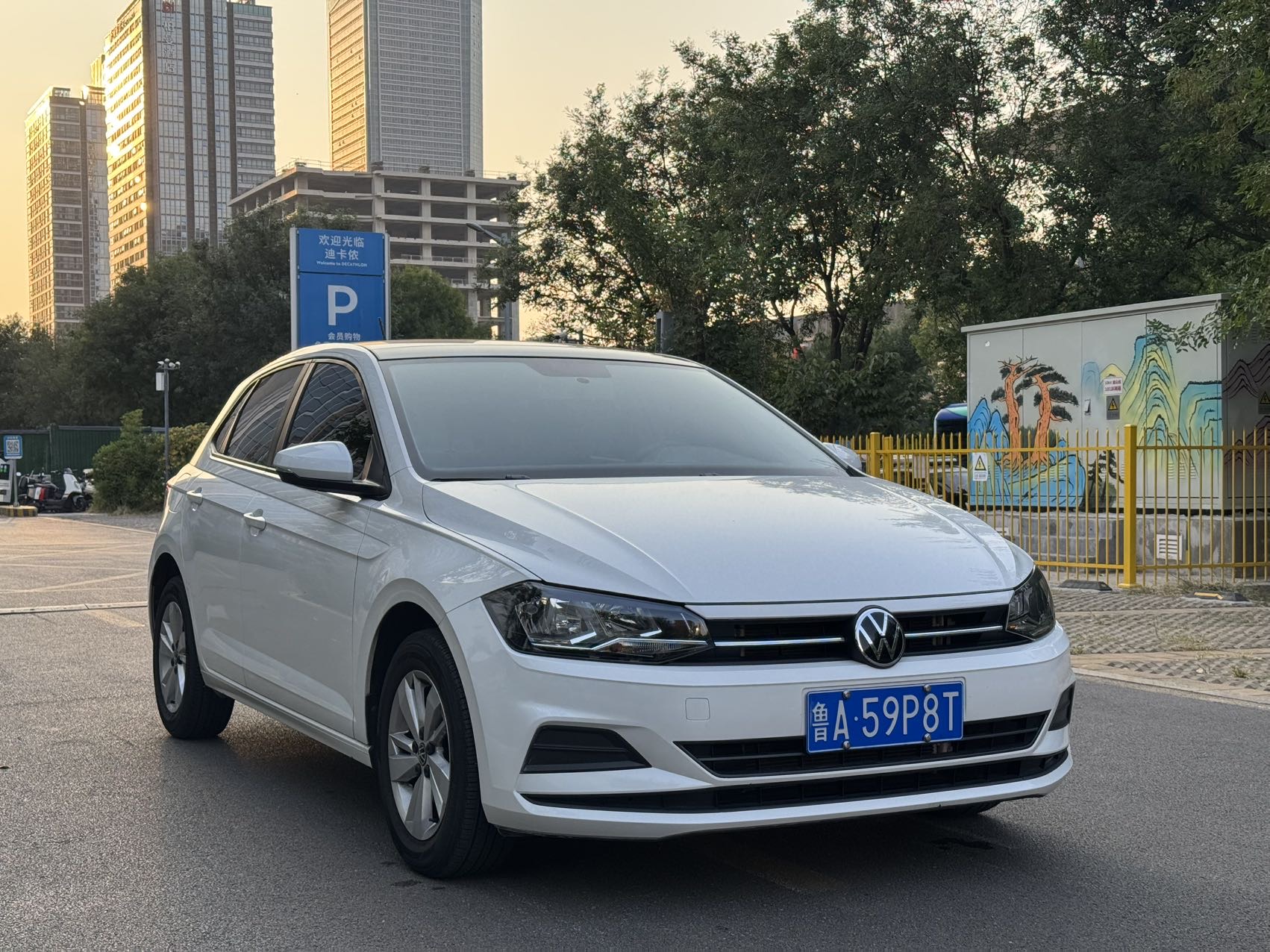 Volkswagen Polo 2022 car image #3