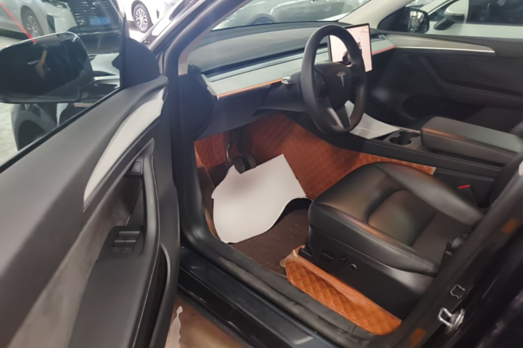 Tesla Model Y 2024 #16 Tesla Model Y 2024 car image #16