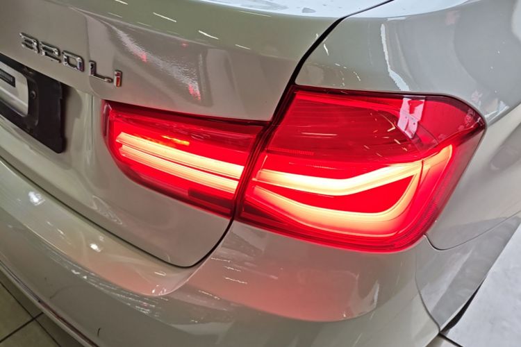 BMW 3 Series 2017 #8 BMW 3 Series 2017 car image #8