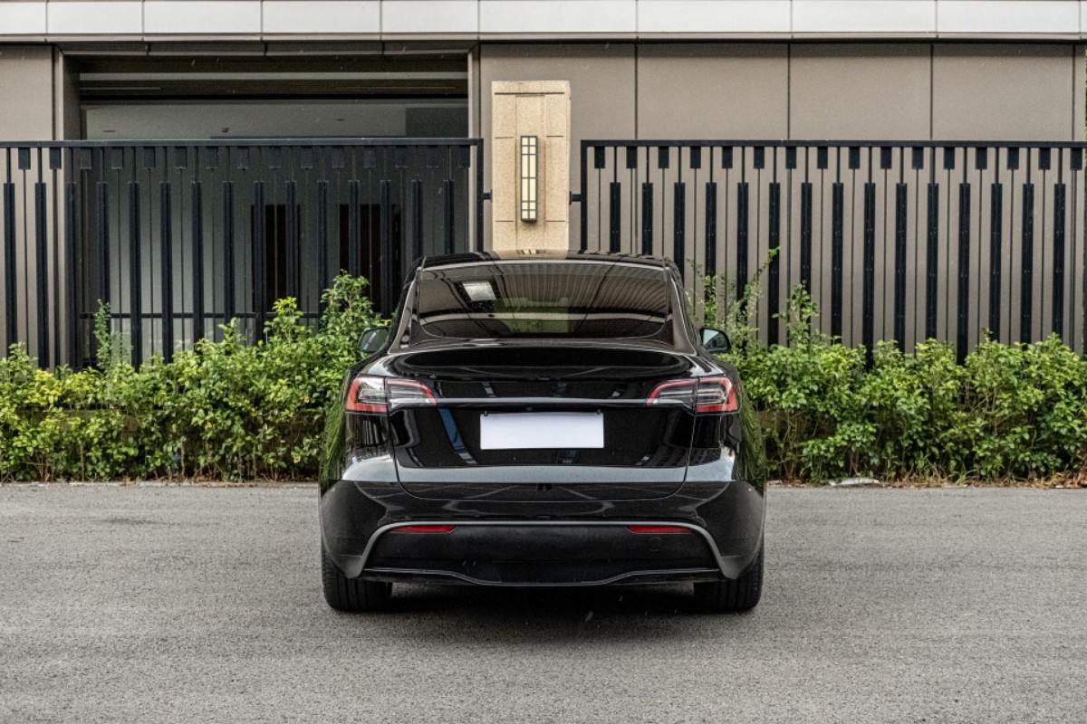 Tesla Model Y 2023 #4 Tesla Model Y 2023 car image #4