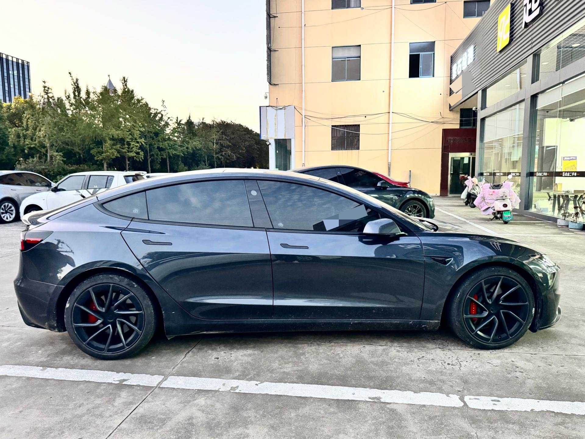 Tesla Model 3 2024 صورة سيارة #4