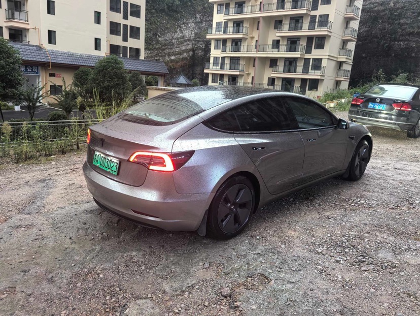 Tesla Model 3 2023 car image #4