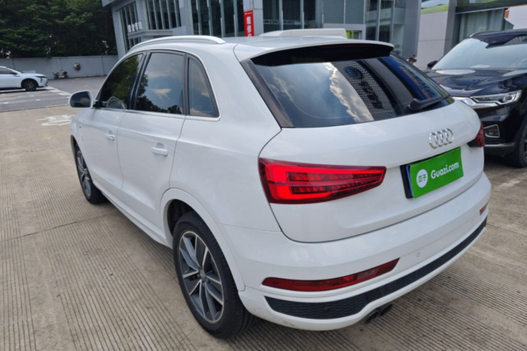 Audi Q3 2019 car image #5