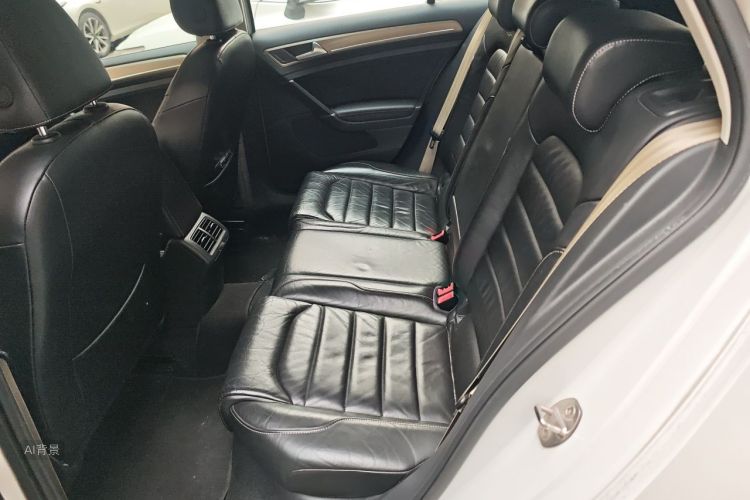 Volkswagen Golf 2017 car image #19