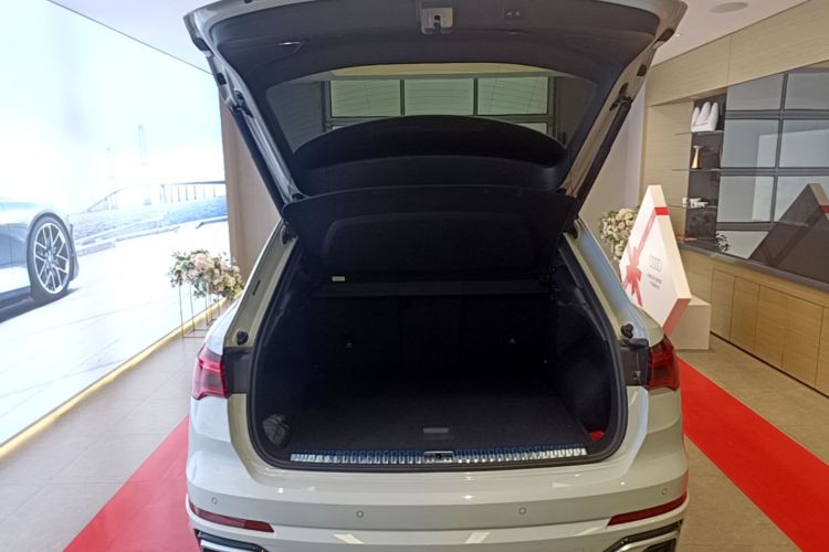 Audi Q3 2025 car image #19