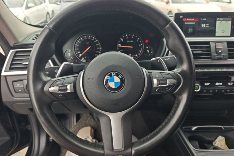 BMW 3 Series 2018 صورة سيارة #11