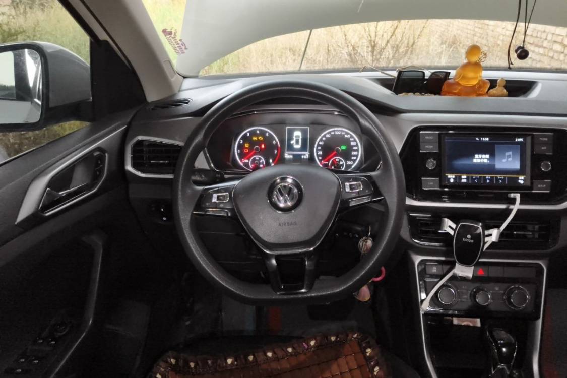 Volkswagen T-Cross 2020 #22 Volkswagen T-Cross 2020 car image #22