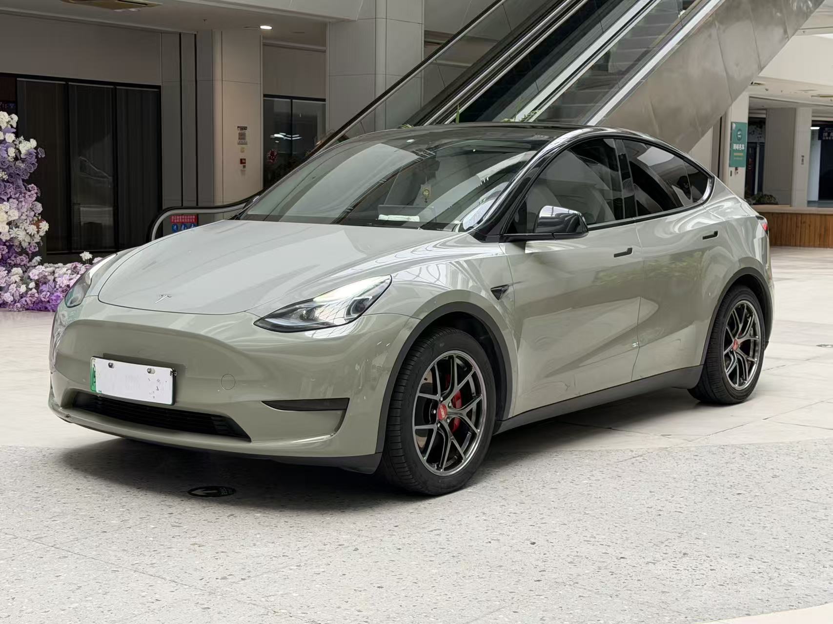 Tesla Model Y 2023 car image 