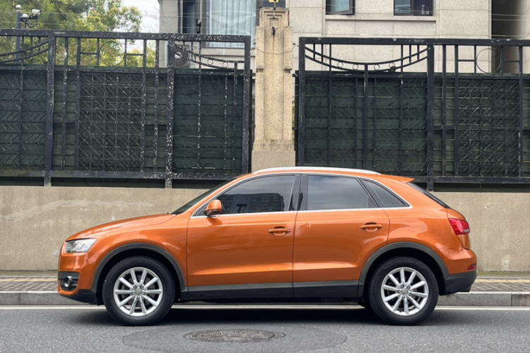 Audi Q3 2015 car image #6