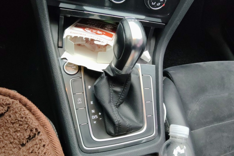 Volkswagen Golf 2018 car image #18