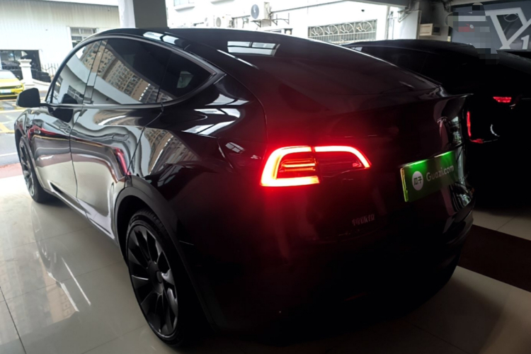 Tesla Model Y 2021 #5 Tesla Model Y 2021 car image #5