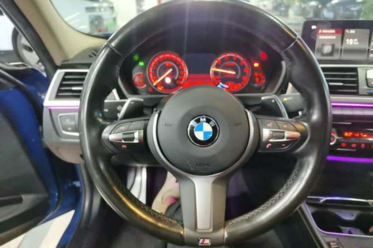 BMW 3 Series 2019 car image #11