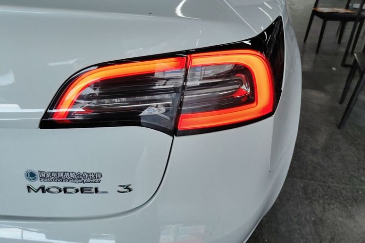 Tesla Model 3 2023 car image #8