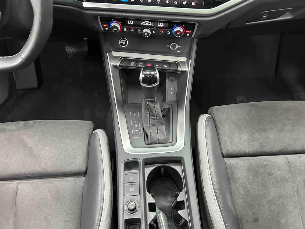 Audi Q3 2022 car image #21